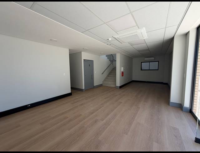 440M² WAREHOUSE TO LET IN STIKLAND INDUSTRIAL